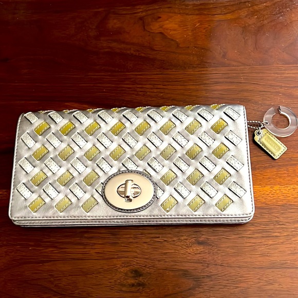 Coach Clutch - Picture 1 of 4